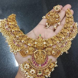 Gold Choker With Earrings