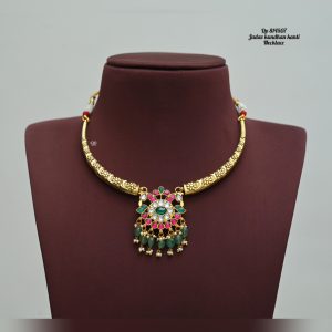 Kante Necklace With Jadau Pendant And Earrings