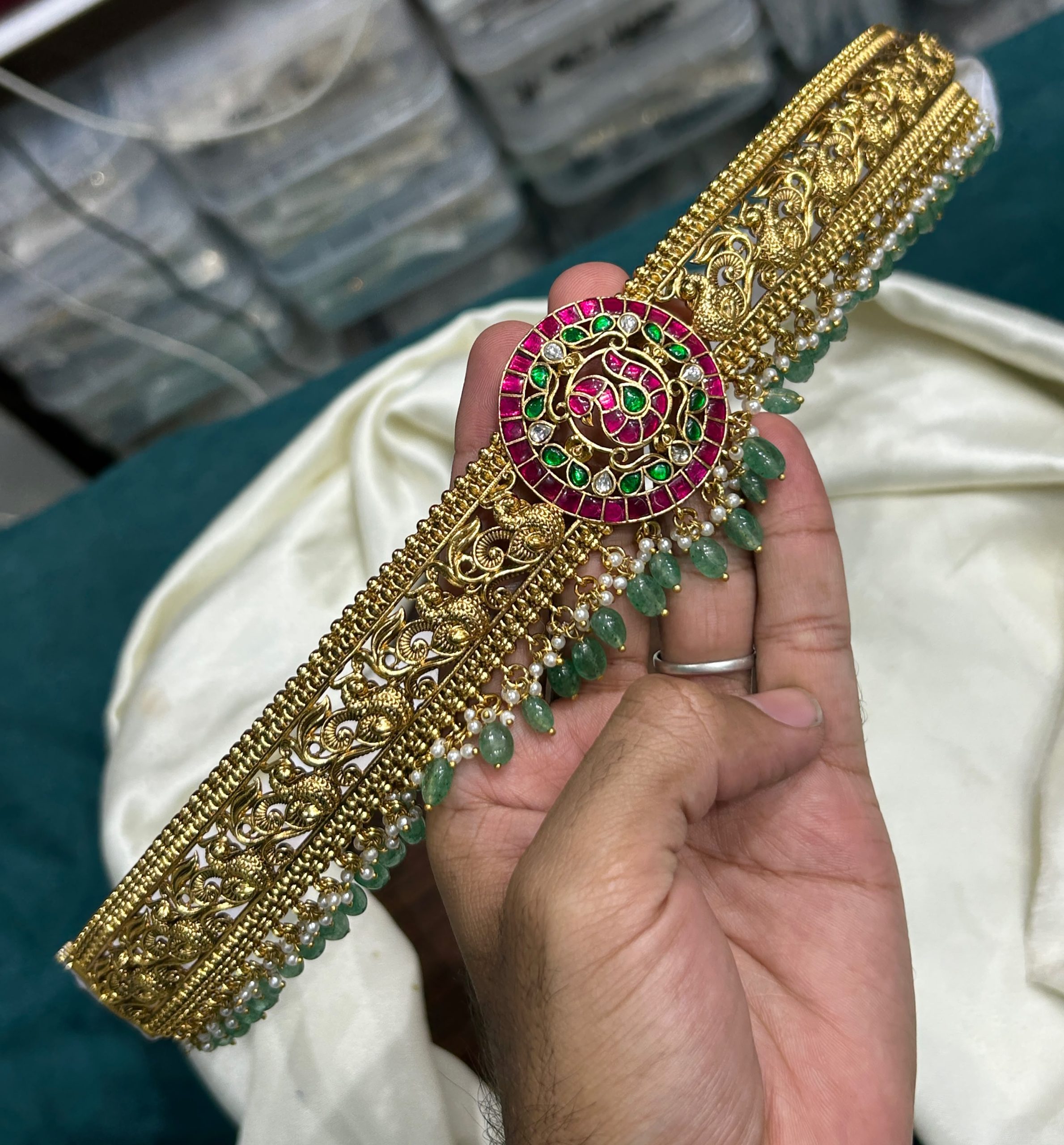 Bridal Kundan Vaddanam In Nakshi Design - Image 4