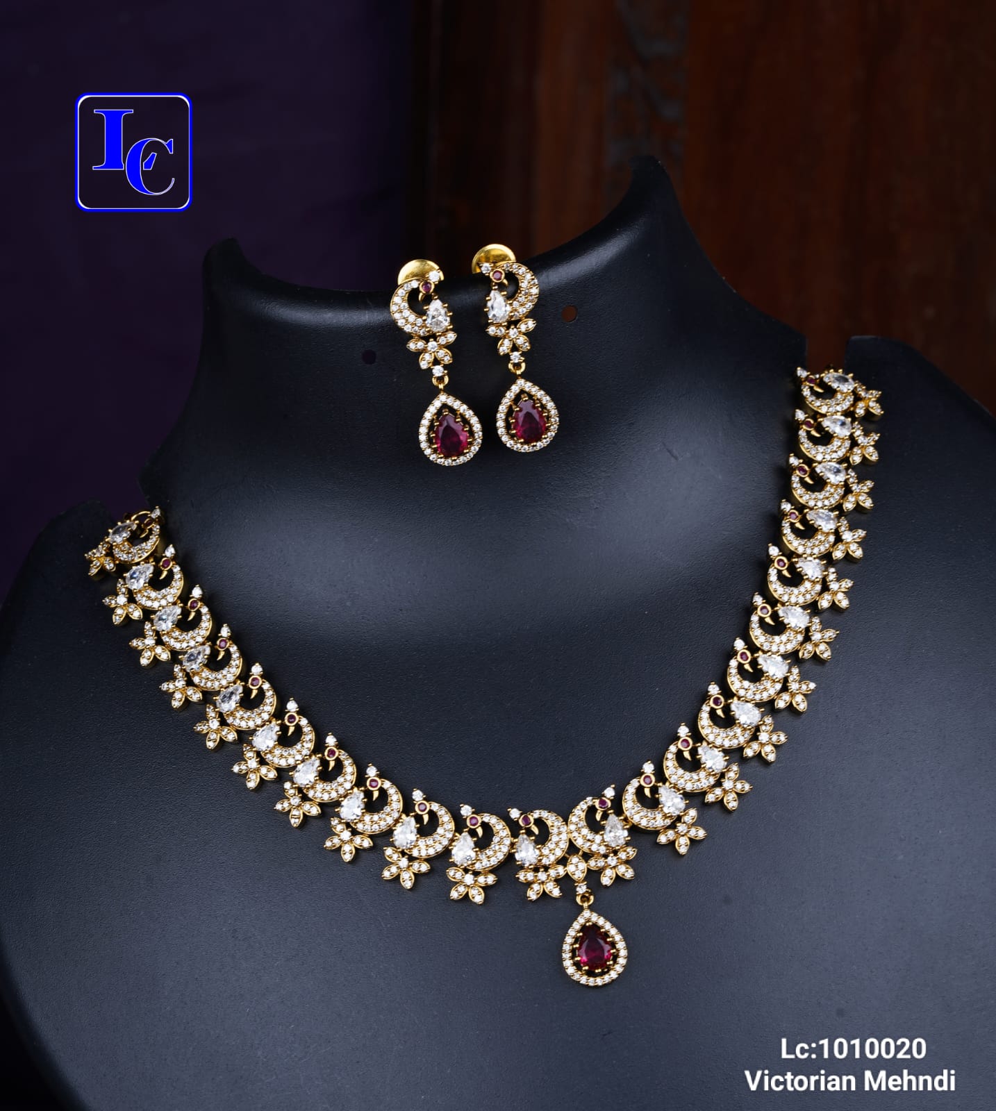 Stylish Victorian Necklace With Earrings - Image 5